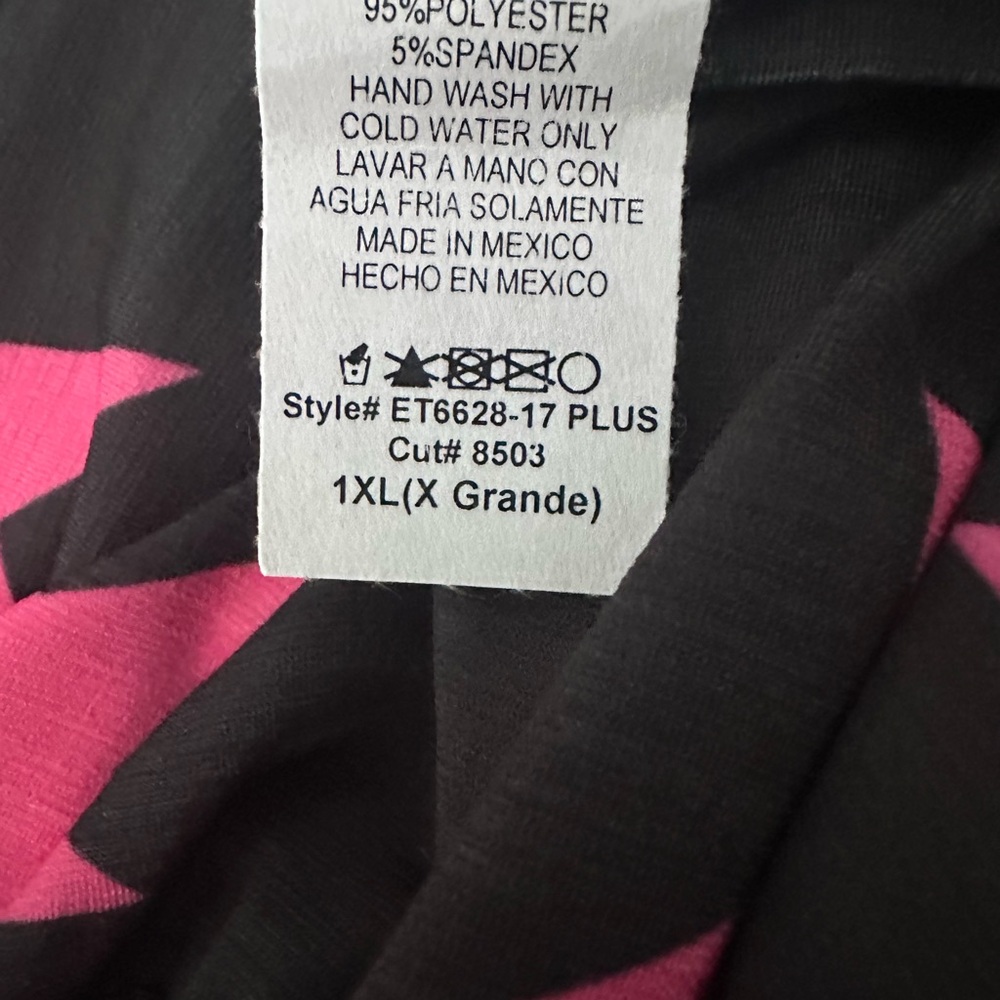 HEIMISH USA Women’s Pink Star Patterned Top Size 1X - Picture 5 of 5